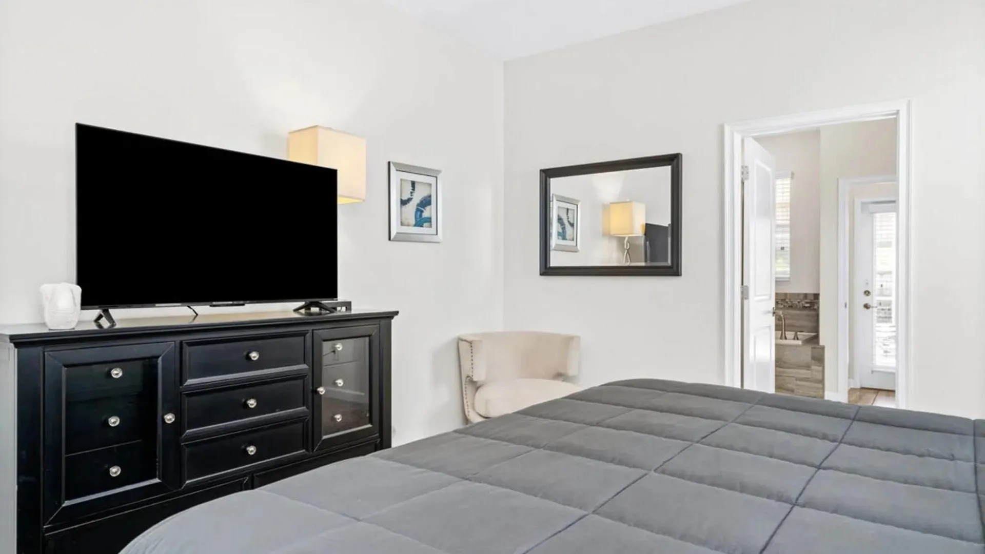 Newly Built Spacious Home Loaded With Amenities Davenport Holiday home