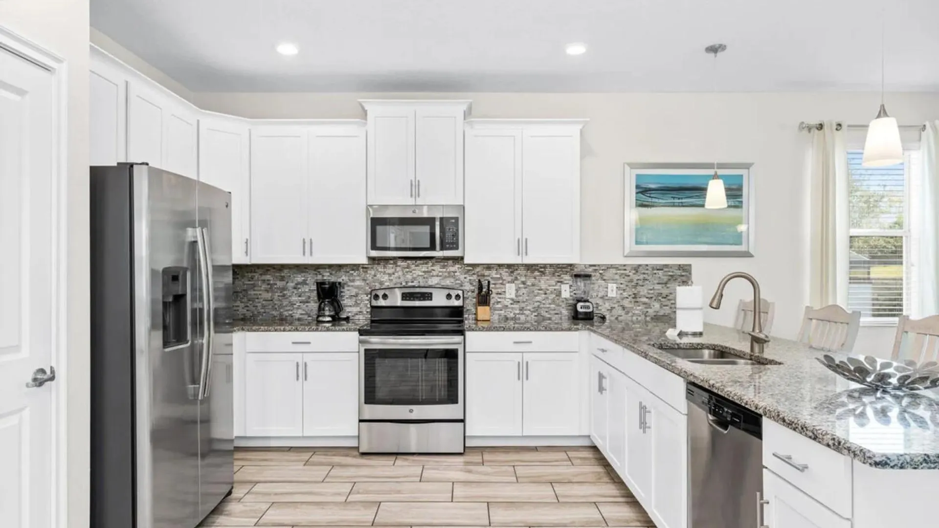 Newly Built Spacious Home Loaded With Amenities Davenport
